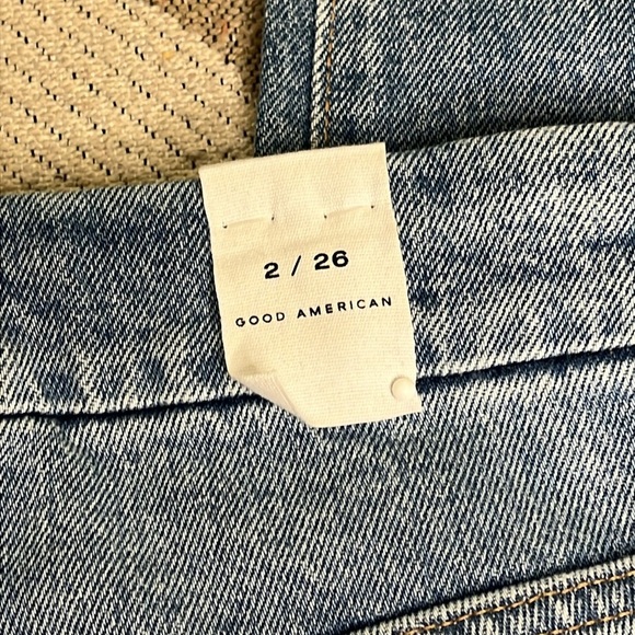 Good American Good Boy distressed knees indigo blue jeans - Picture 10 of 17